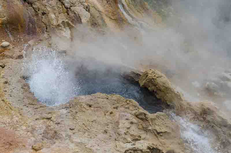 15 - Rusia - Kamchatka - Valle de los Geiseres - geiser Bolshoi